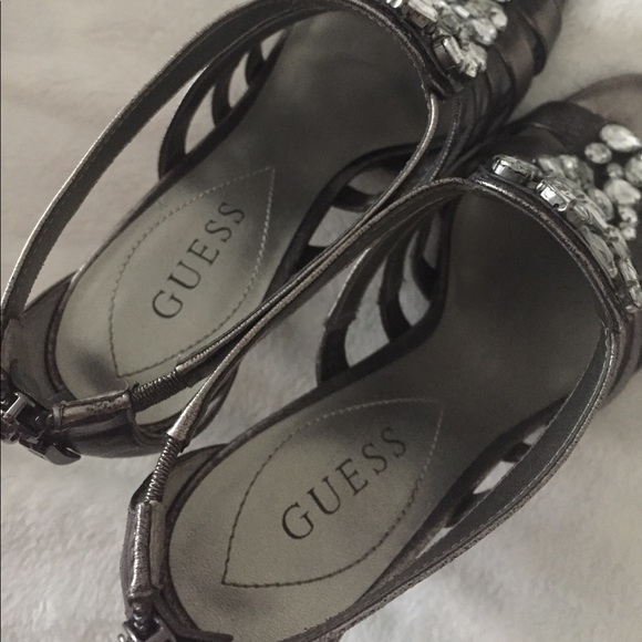 GUESS Heels - Picture 4 of 4